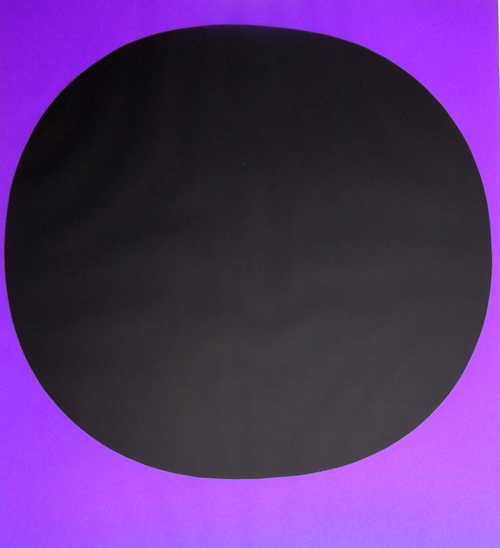 Schwarzer Kreis auf blauviolett/Moderne Kunst -  Rupprecht GEIGER